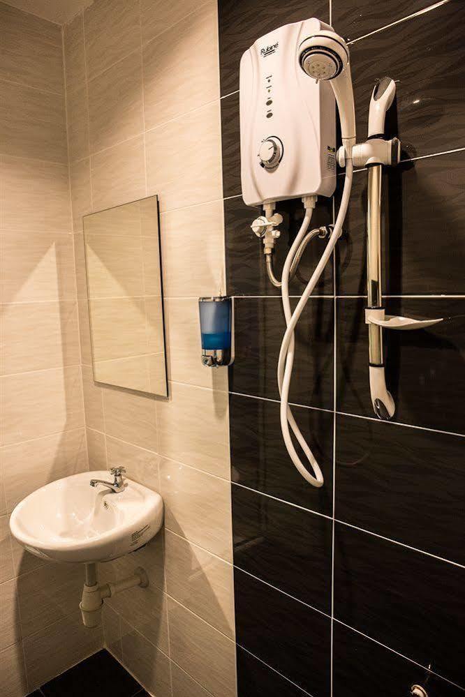 De Jaya Hotel Петалинг Джая Екстериор снимка