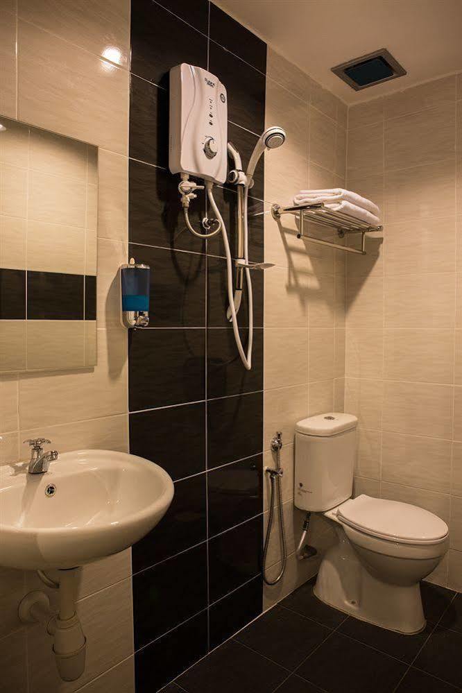 De Jaya Hotel Петалинг Джая Екстериор снимка